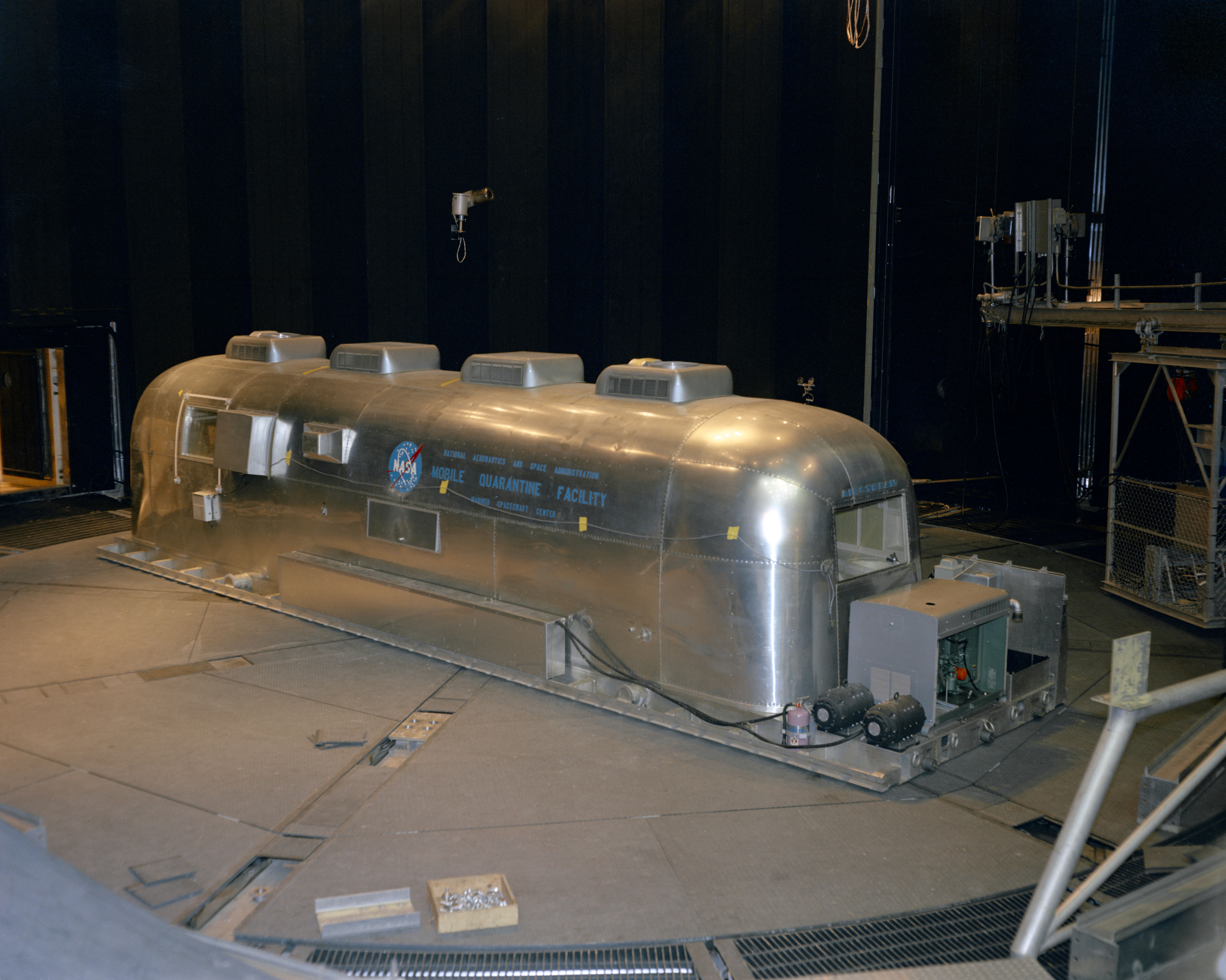 Workers install the MQF in Chamber A of the SESL for a test of the emergency oxygen system