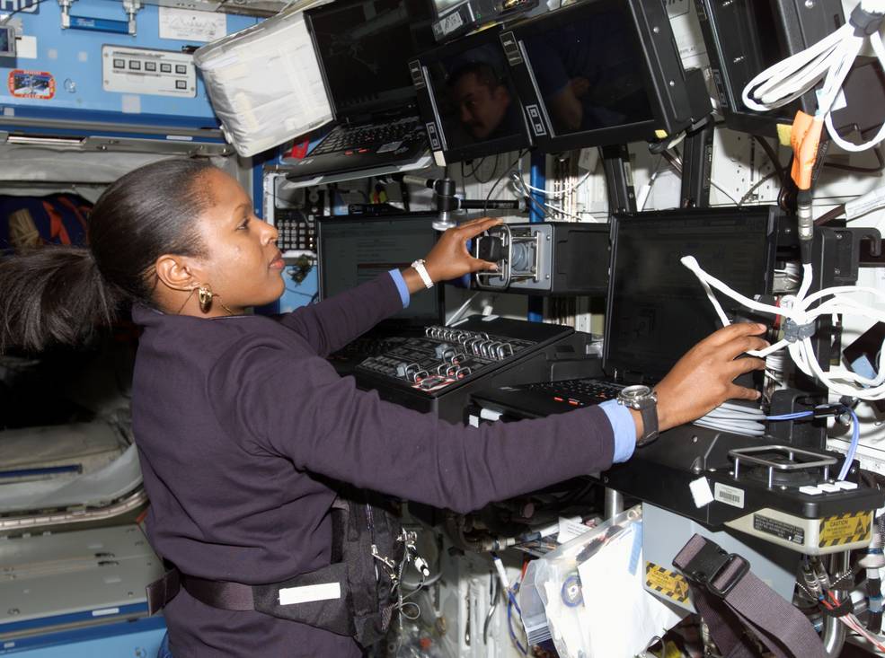 bhm_higginbotham_sts-116_working_ssrms