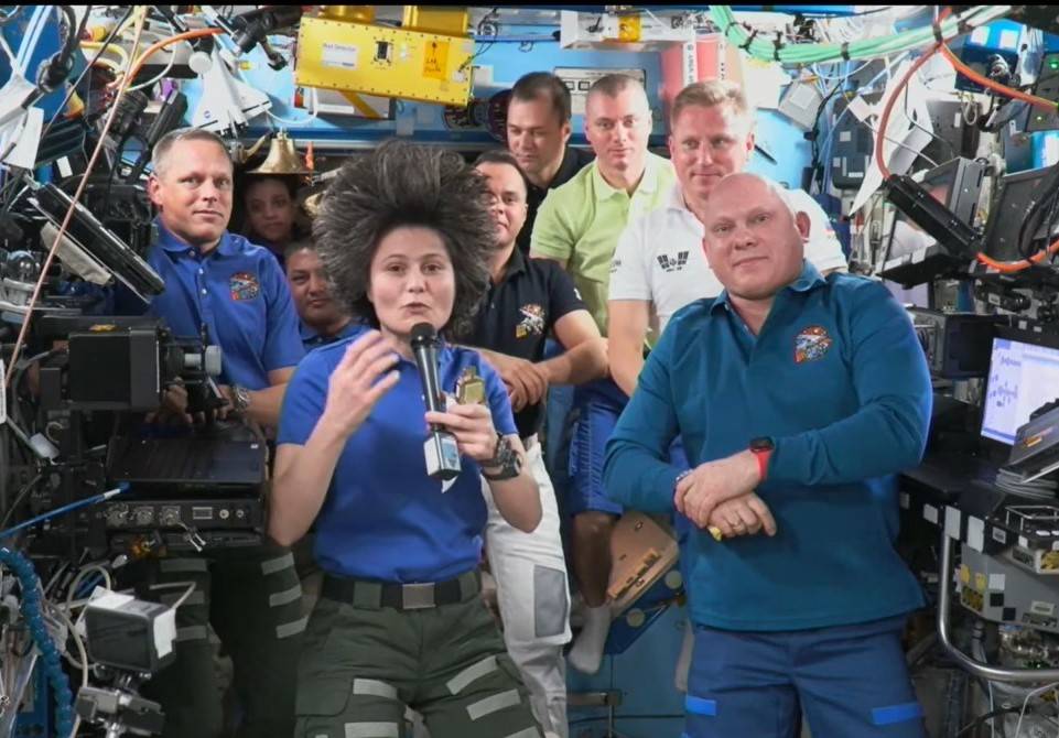 cristoforetti_assumes_command_of_iss_exp_68