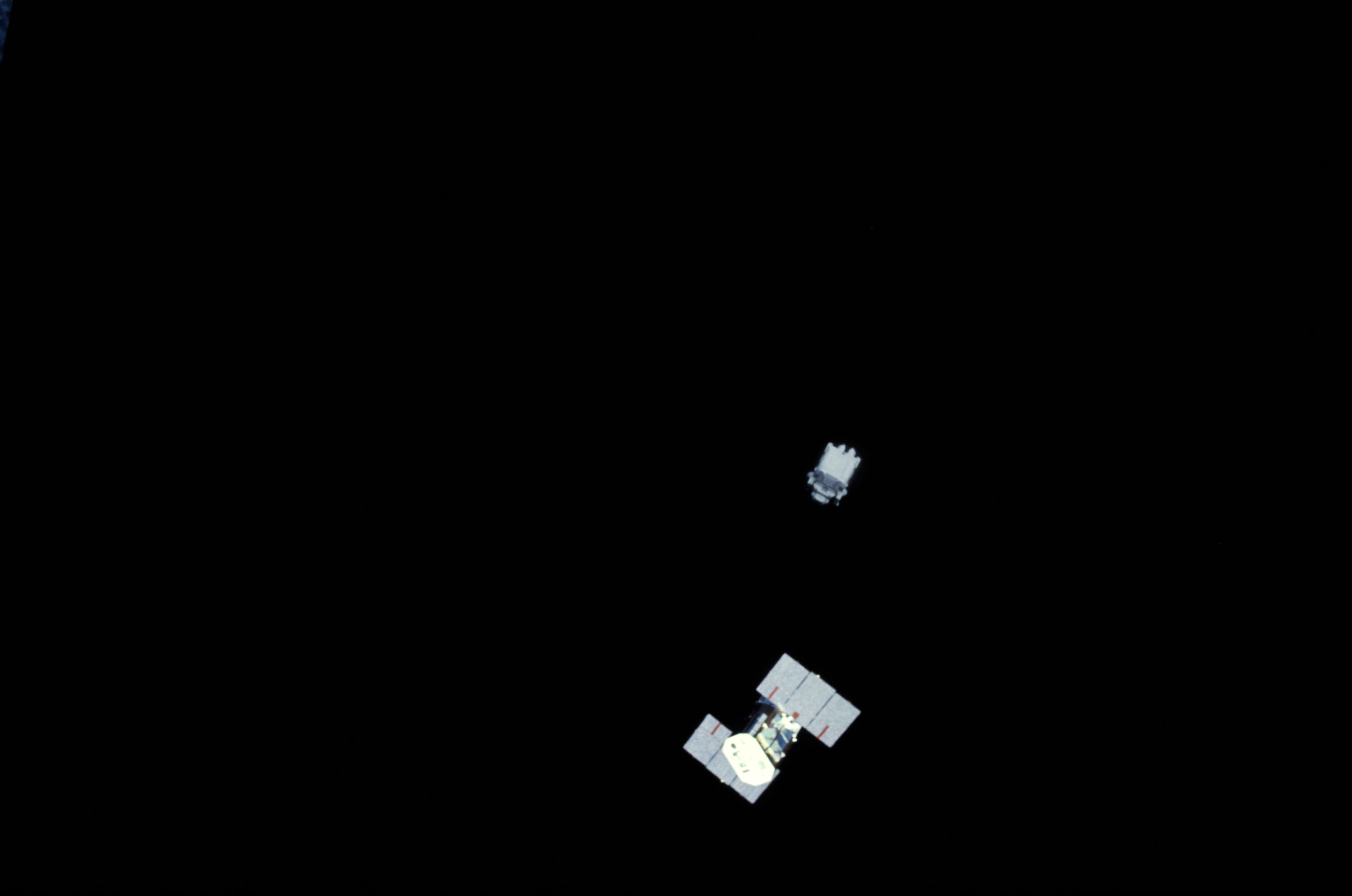 Nelson flies the Manned Maneuvering Unit (MMU) from Challenger to Solar Max