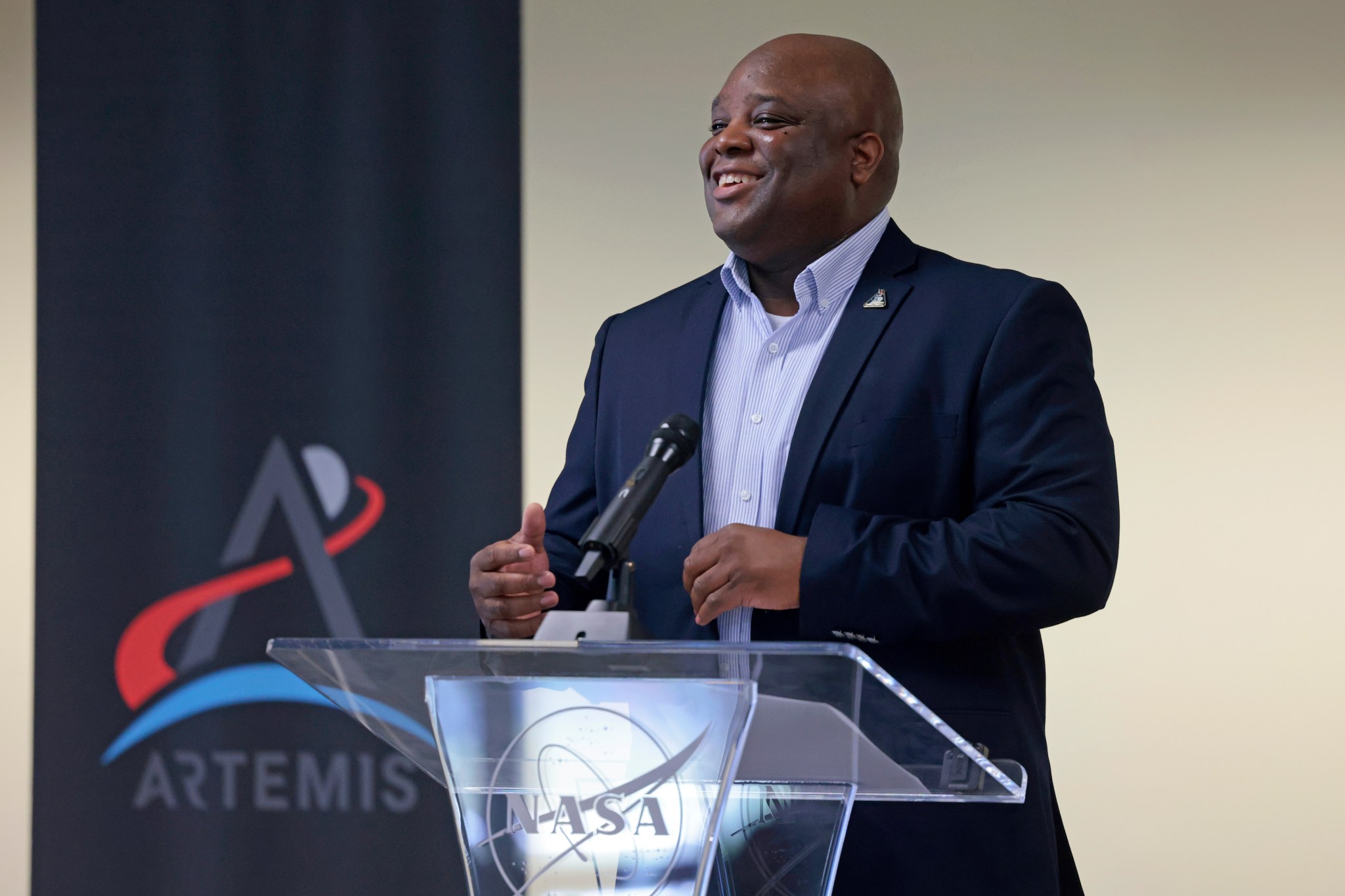 NASA’s Michoud Assembly Facility Director Hansel Gill speaks to attendees during his first Michoud All-Hands since being named director in early April.