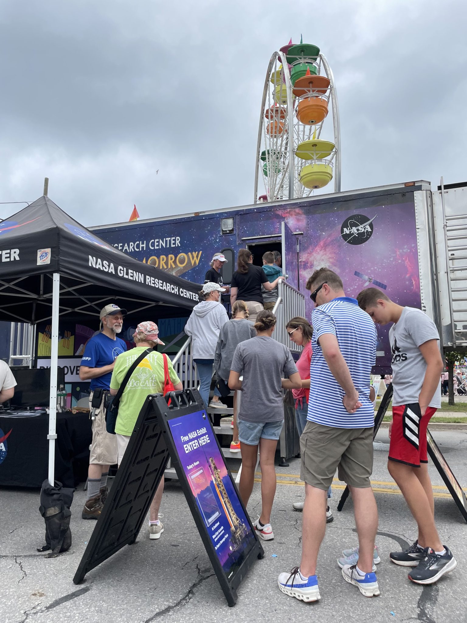 National Cherry Festival visitors line up to explore NASA Glenn’s Journey to Tomorrow traveling exhibit.