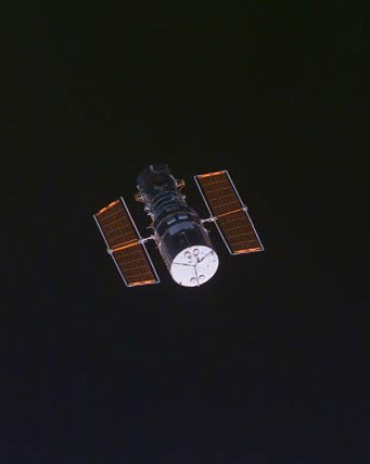 Image of the Hubble Space Telescope against a black sky